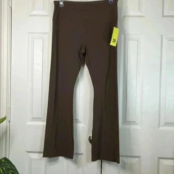 All in Motion Soft Ultra High-Rise Flare
Leggings - Dark Brown Size 1X - Picture 4 of 10